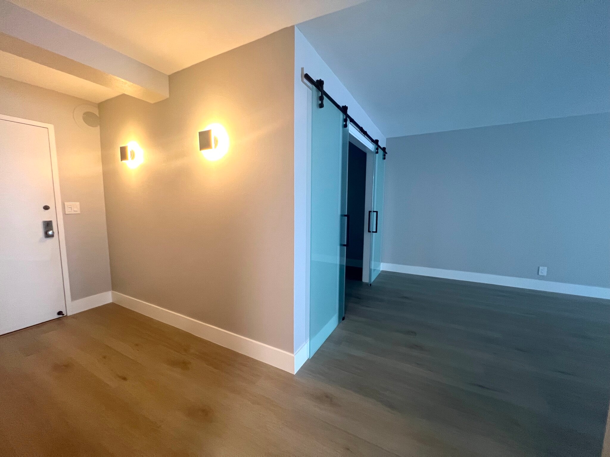 Building Photo - 2401 Collins Ave