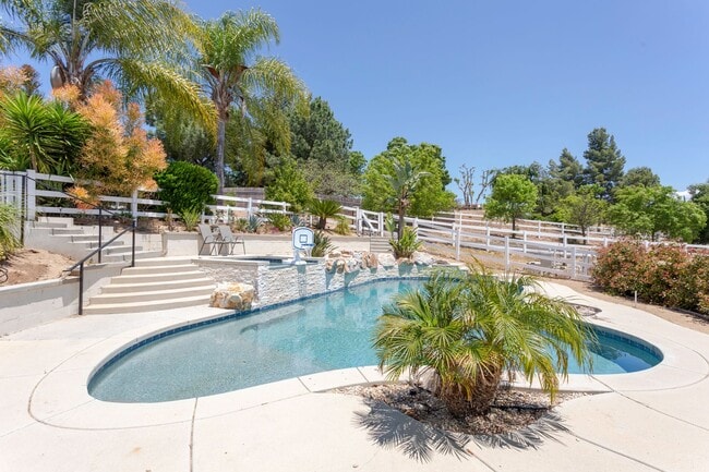 Building Photo - RANCH STYLE POOL HOME ON 2+ ACRES IN THE H...