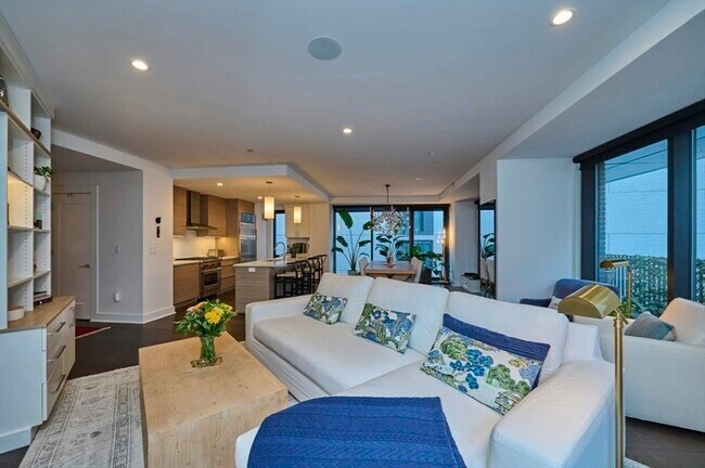 Building Photo - 16 W Broadway