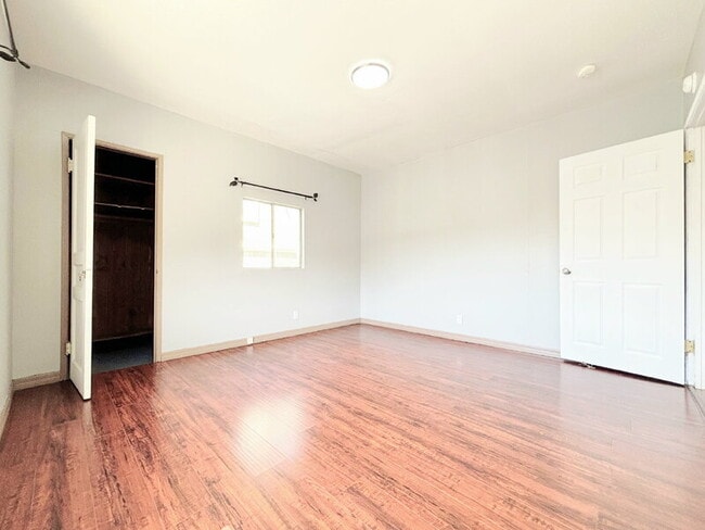 Building Photo - 2511 Ganahl St