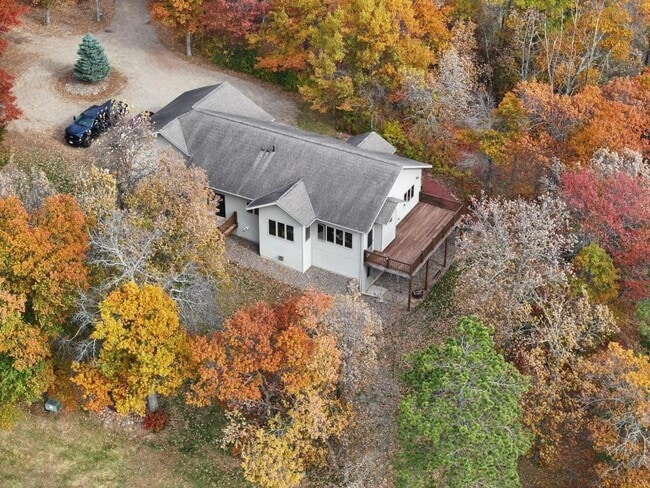 Building Photo - 11423 Fawn Lake Rd