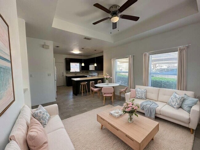 Building Photo - "Charming 2-Bed, 2-Bath Gem on Valeria Street - Perfect Edinburg Retreat!"