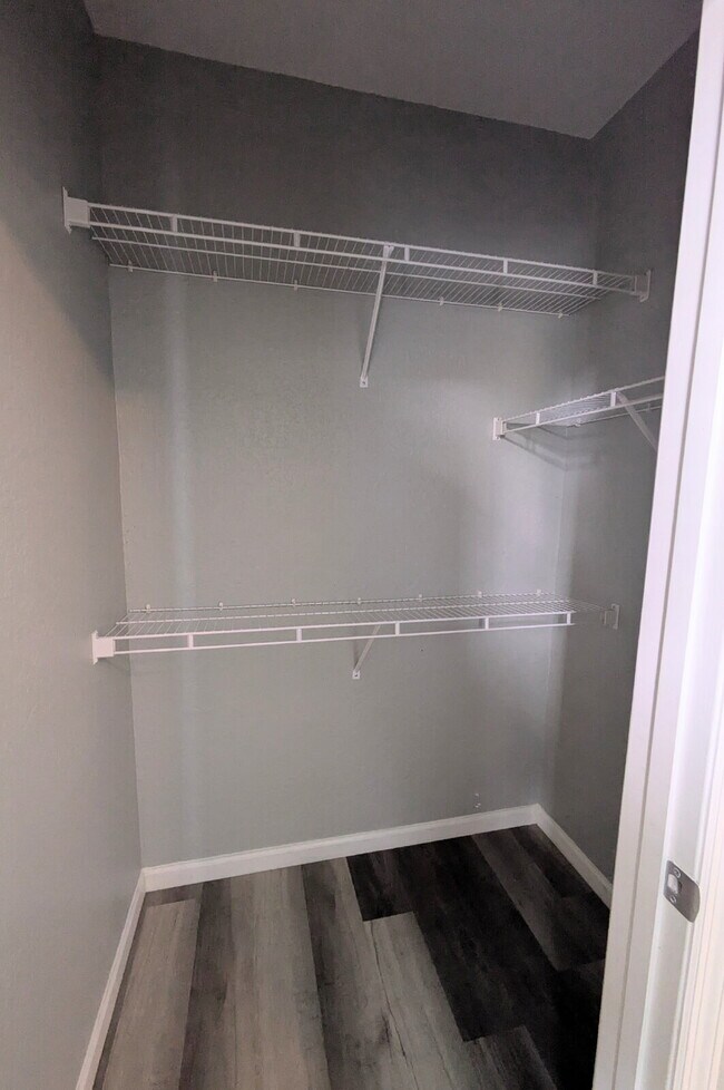 Building Photo - "September Rent Free! - Beautiful 2/2 Southside Condo On Gate Parkway with Lots of Amenities!"