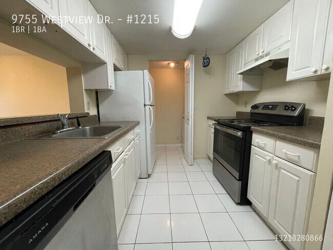 Building Photo - 9755 Westview Dr