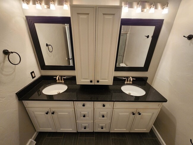 Building Photo - Spacious 3-Bedroom, 1.5-Bathroom Home AVAI...