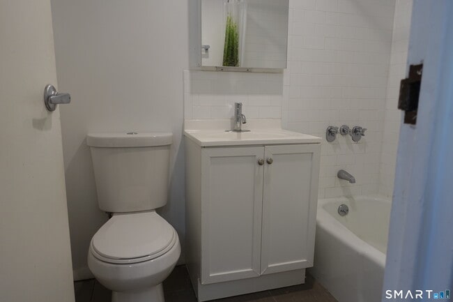 Building Photo - 87 Glenbrook Rd