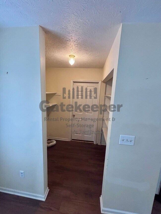 Building Photo - 145 Fieldstone Dr