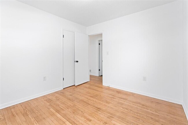 Building Photo - 5726 Southwick Ct SW