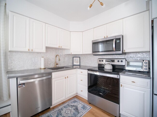 Building Photo - 9506 Ventnor Ave