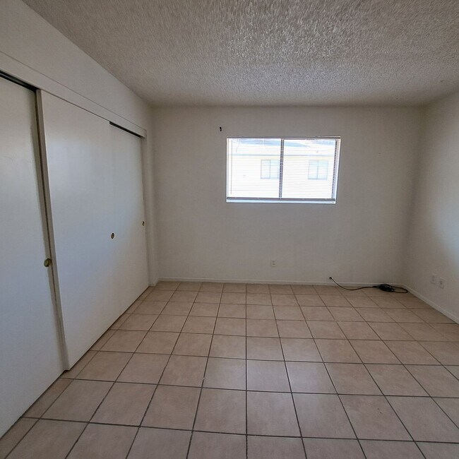 Building Photo - 6975 Dunsbach Way