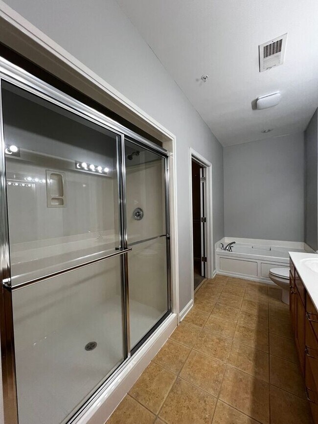 Building Photo - 3bed/2bath Townhome w/Garage - Gated Community - Plantation Estates
