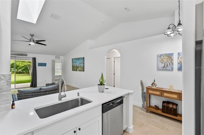 Building Photo - 64 Radcliffe Dr