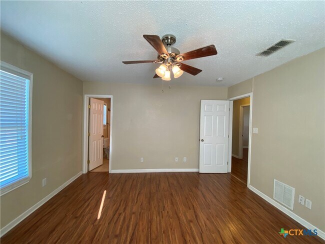 Building Photo - 1490 W Klein Rd