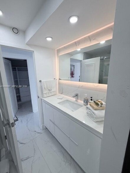 Building Photo - 1100 Alton Rd