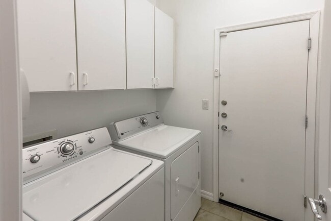 Building Photo - Anthem Country Club Beauty w/ Casita