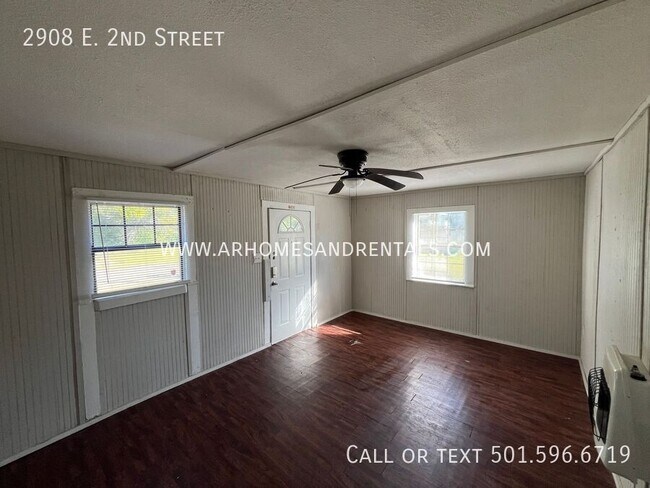 Building Photo - 2908 E 2nd St