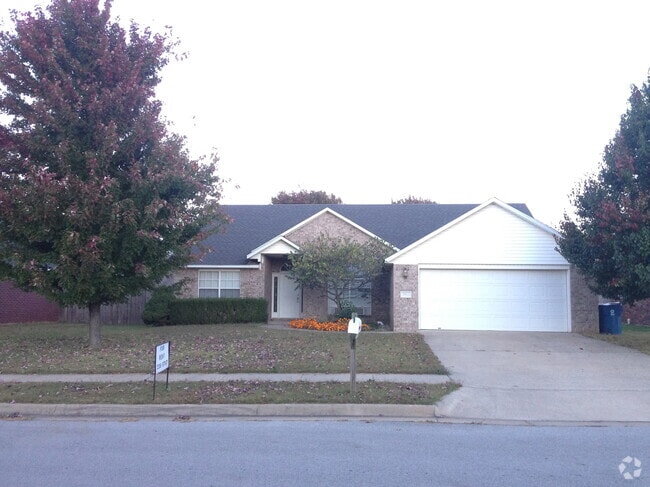 Building Photo - 3913 SW Cherry Rd