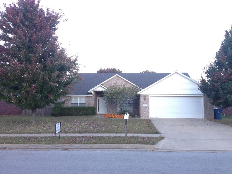 Primary Photo - 3913 SW Cherry Rd