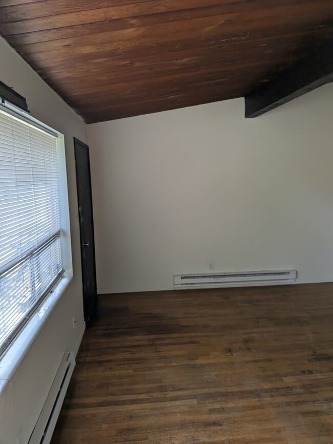 Building Photo - 1495