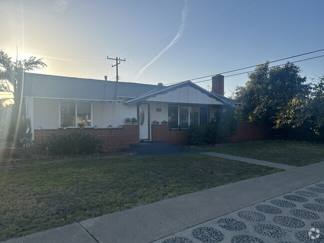 Building Photo - 833 S Westvale Dr
