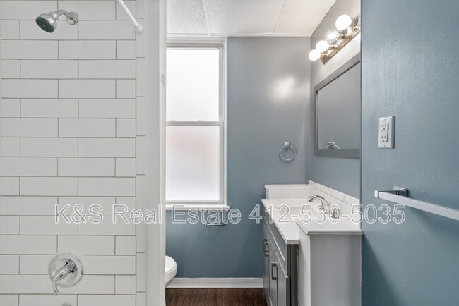 Building Photo - 439 Kingsboro St