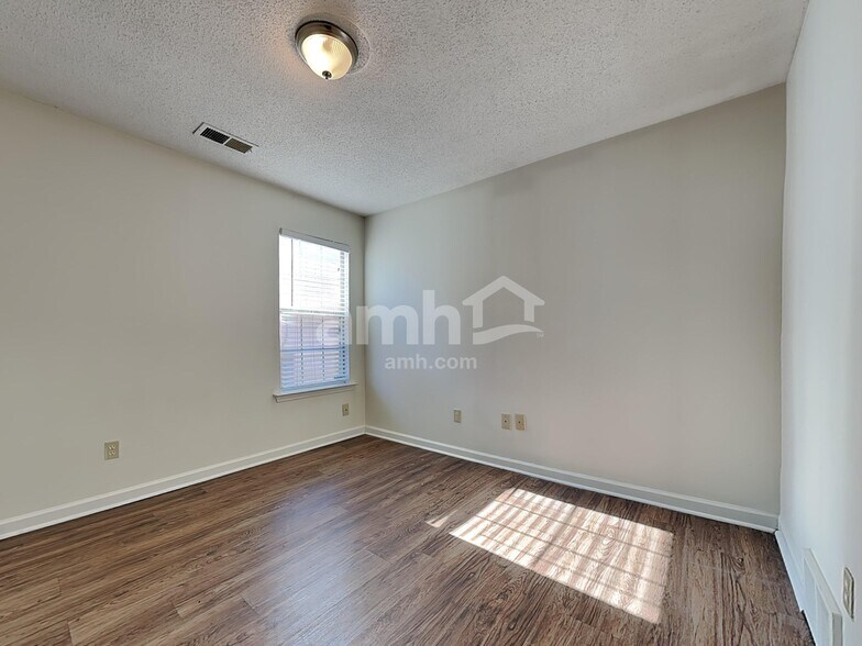 Building Photo - 1114 Green Fern Cv