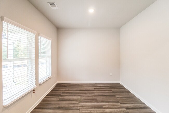 Building Photo - Fantastic 4bd/2.5ba home! Coming soon!