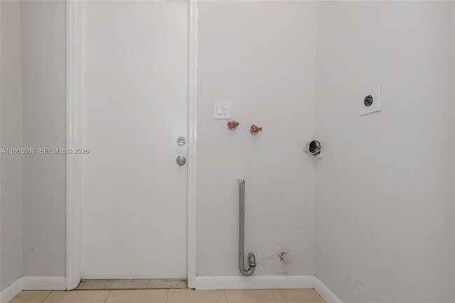 Building Photo - 621 N 70th Way