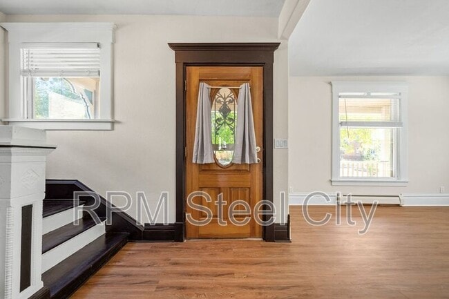 Building Photo - 2125 N Grand Ave