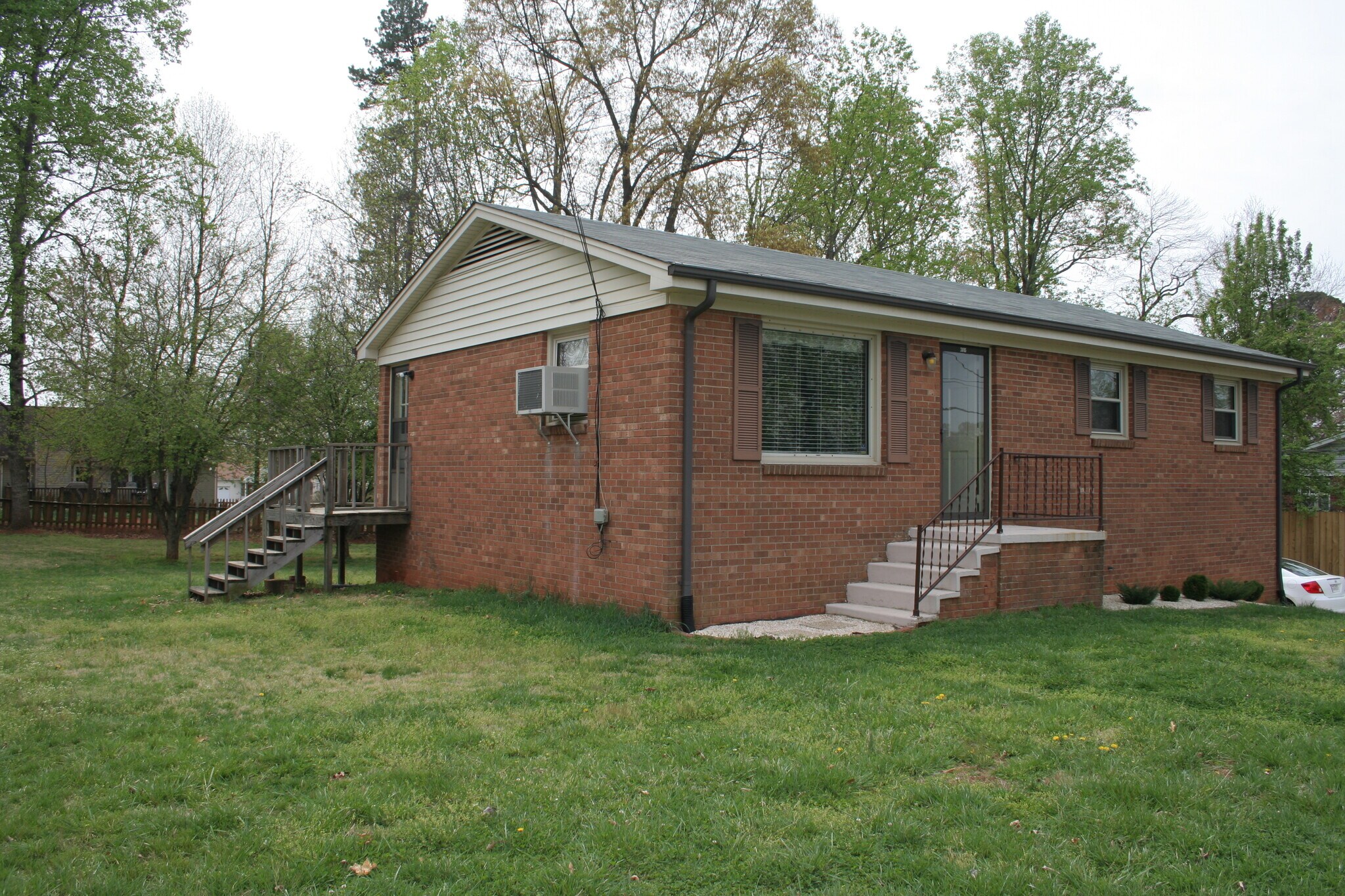 Building Photo - 3695 Weyland Dr