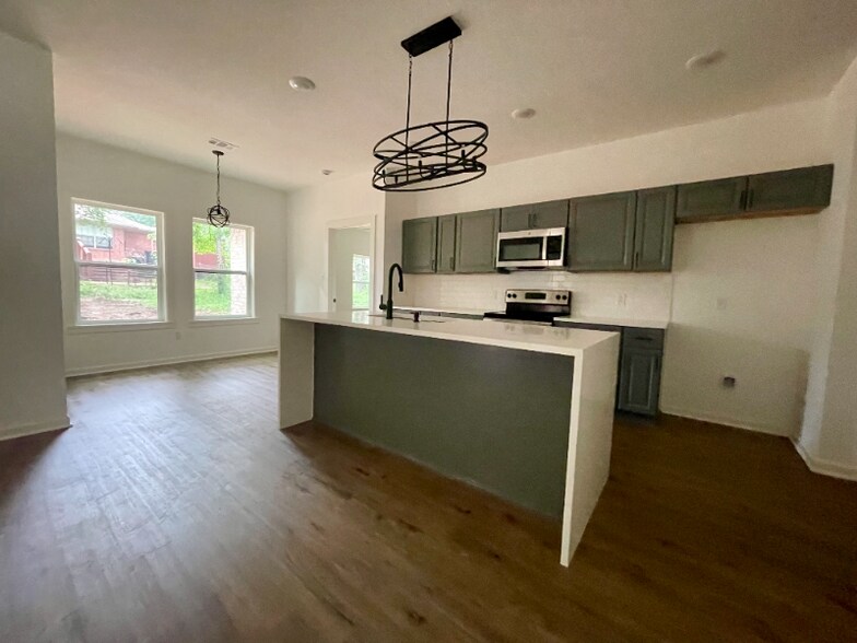 Building Photo - 18682 Porsche Dr