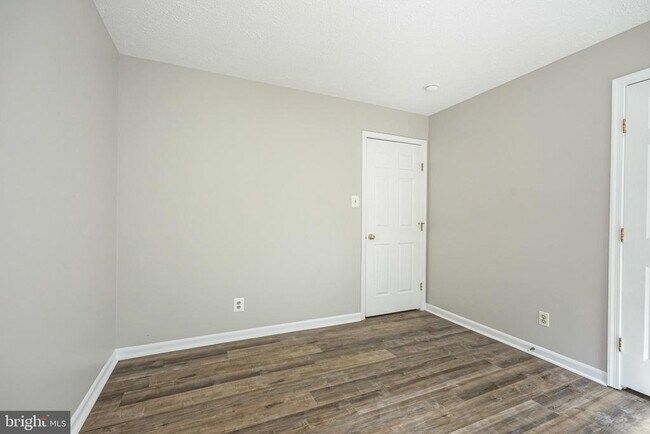 Building Photo - 95 Eldon Way