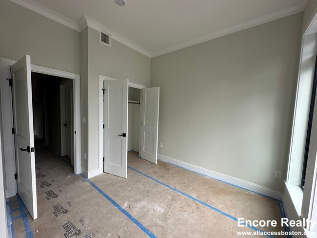 Building Photo - 155 Everett St