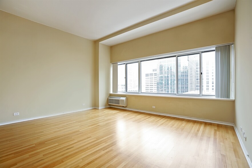 Living Room - 211 E Ohio St