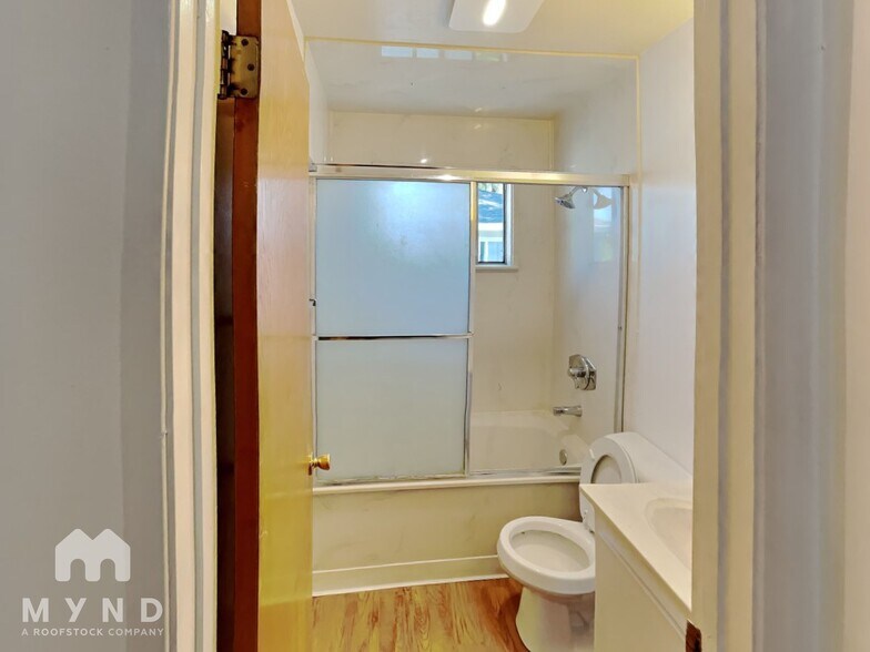 Building Photo - 5515 Spinnaker Dr