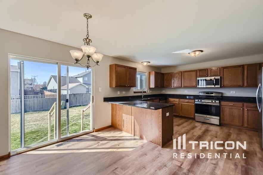 Building Photo - 3501 Stone Creek Dr