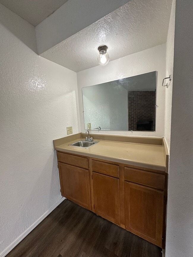 Building Photo - 1311 Eastgate Dr