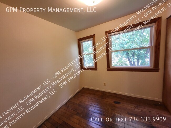 Building Photo - 2310 Deerfield Ct
