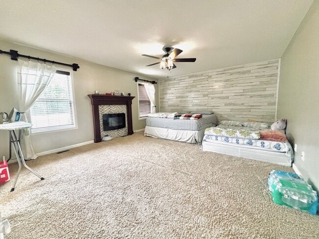 Building Photo - ONE OF A KIND 5bed/4bath!  *HOME THEATER* ...