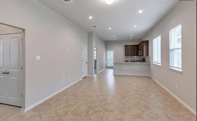 Building Photo - 2800 Joe Dimaggio Blvd