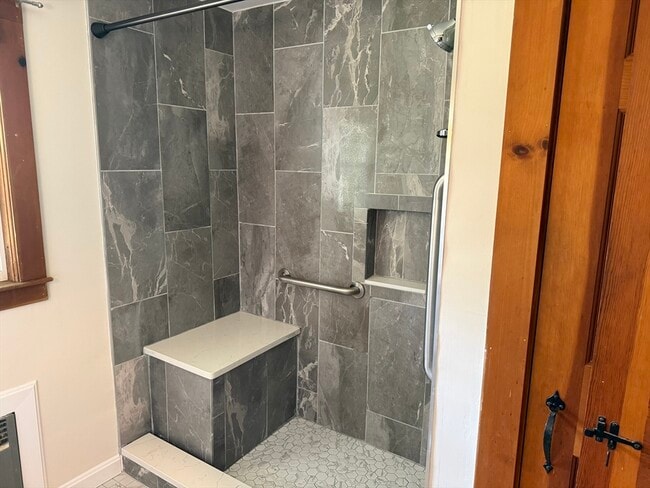 Building Photo - 3 Crescent St