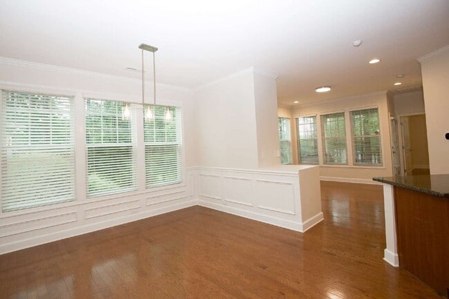 Building Photo - Charming 3 bed, 2.5 bath home with bonus t...