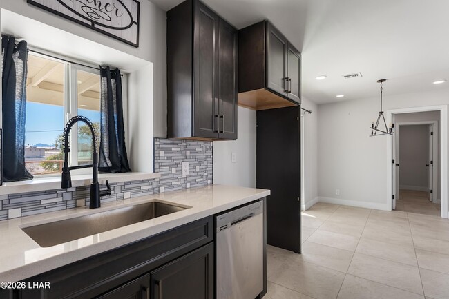Building Photo - 2150 Lake Havasu Plaza