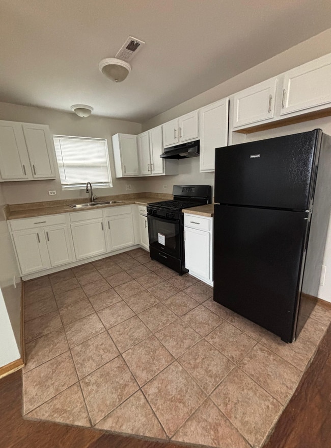 Building Photo - 7456 S Stewart Ave