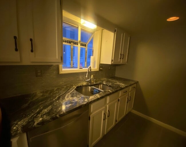 Building Photo - 103 Cooper Place - 2 Bedroom - 2.5 is a St...