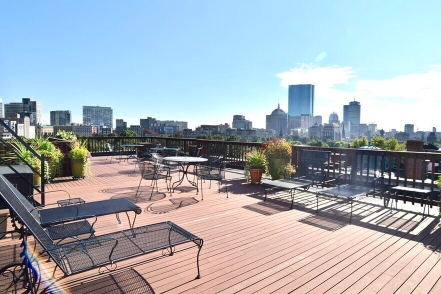 Building Photo - 33 Beacon St