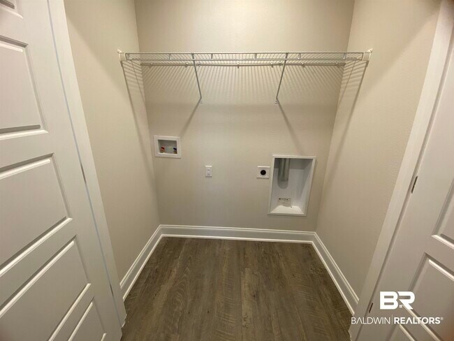 Building Photo - 6685 Spaniel Dr