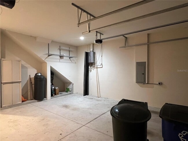 Building Photo - 426 Birdsong Ln