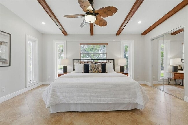 Building Photo - 4926 Camellia Way S