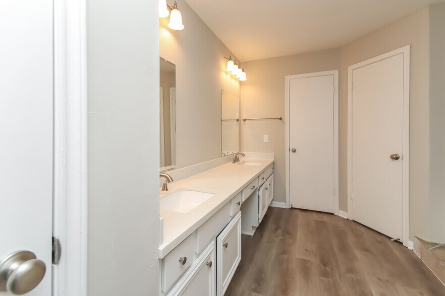 Building Photo - 8506 Deer Meadow Dr